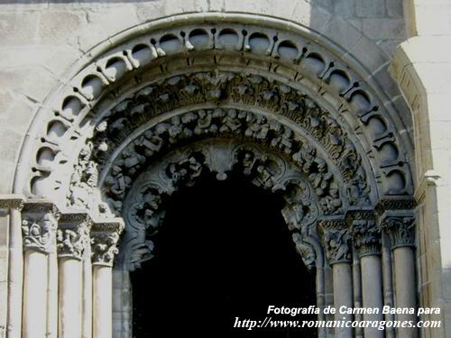 DETALLE DE LAS ARQUIVOLTAS. PUERTA SUR